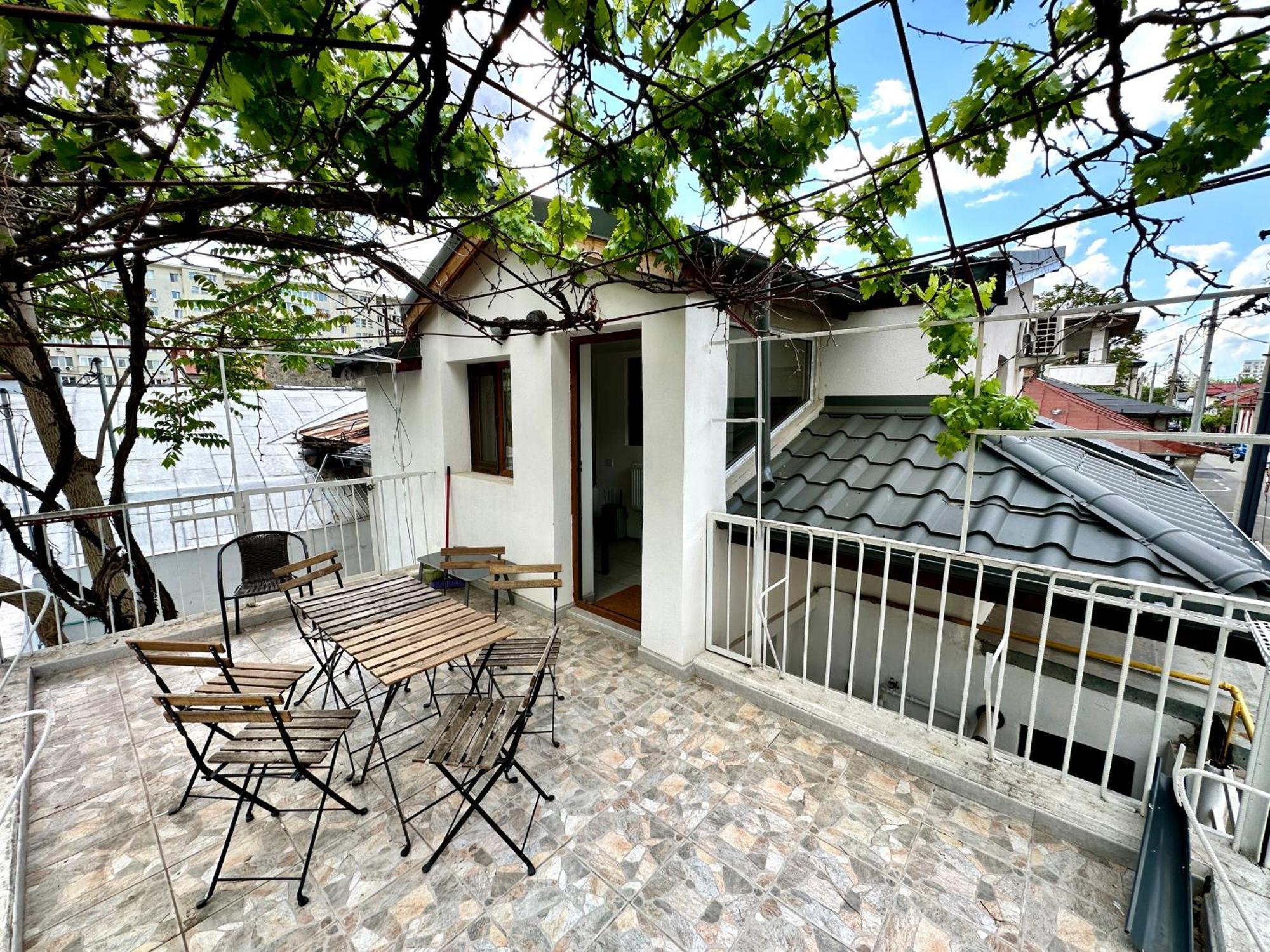 Interbelic House With Courtyard And Terrace Villa Bucureşti Eksteriør bilde
